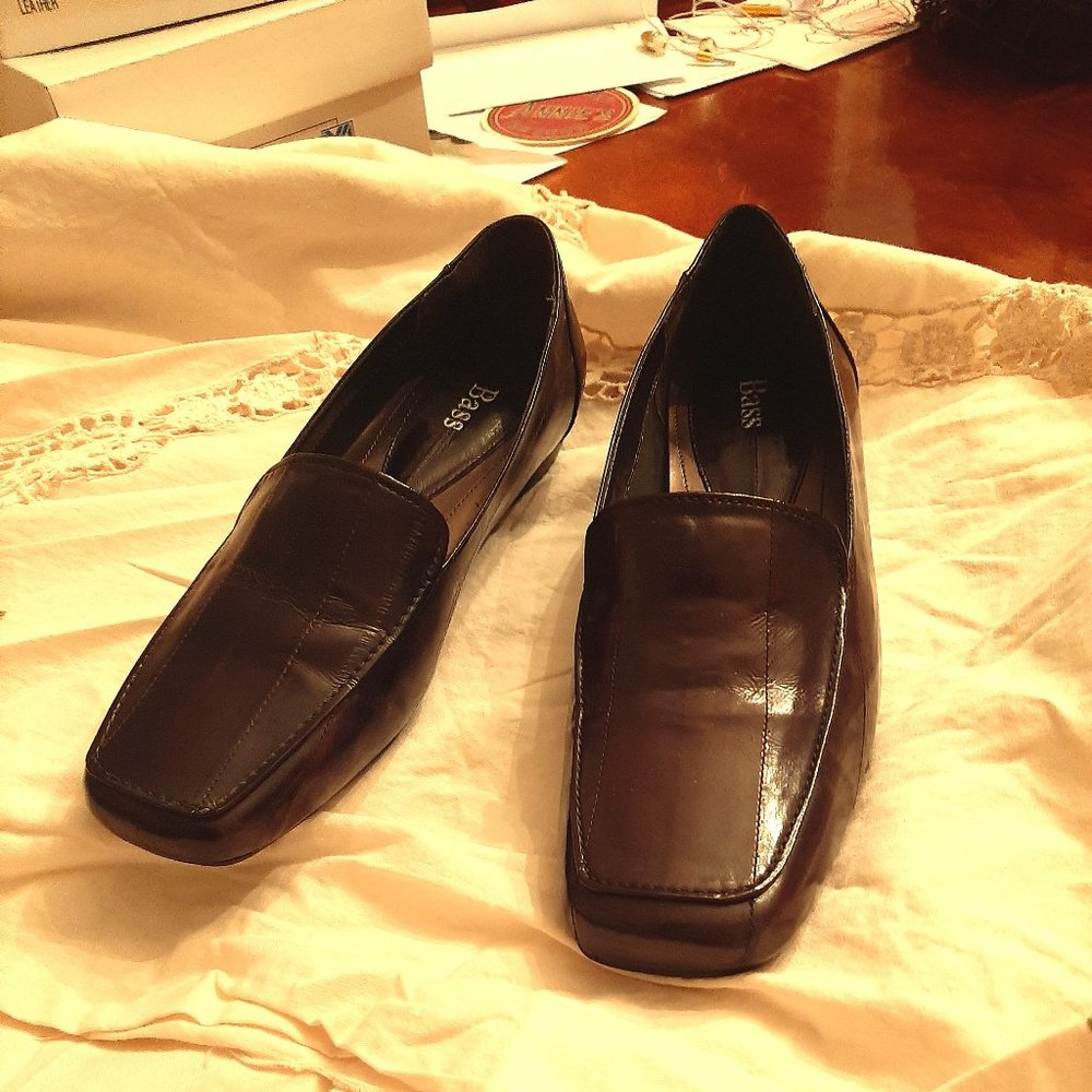 Dark brown women's Bass shoes